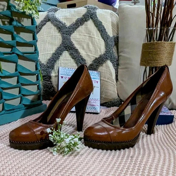 Burberry Patent Leather Pumps - Picture 1 of 2